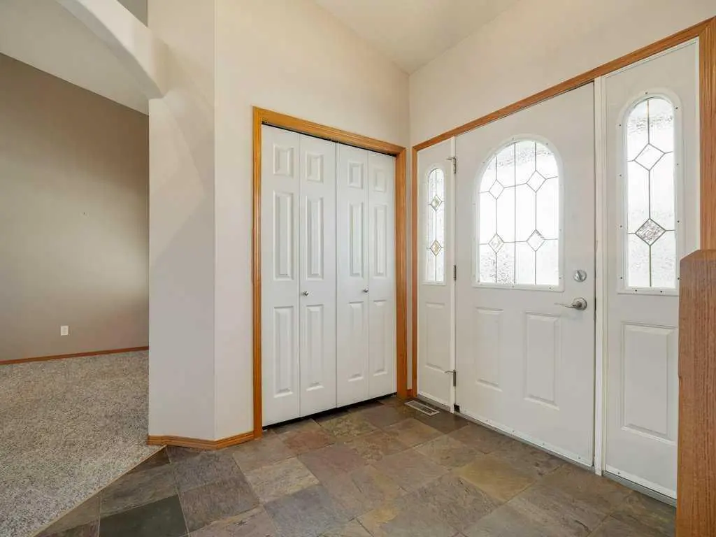 83 Rivergreen Road W