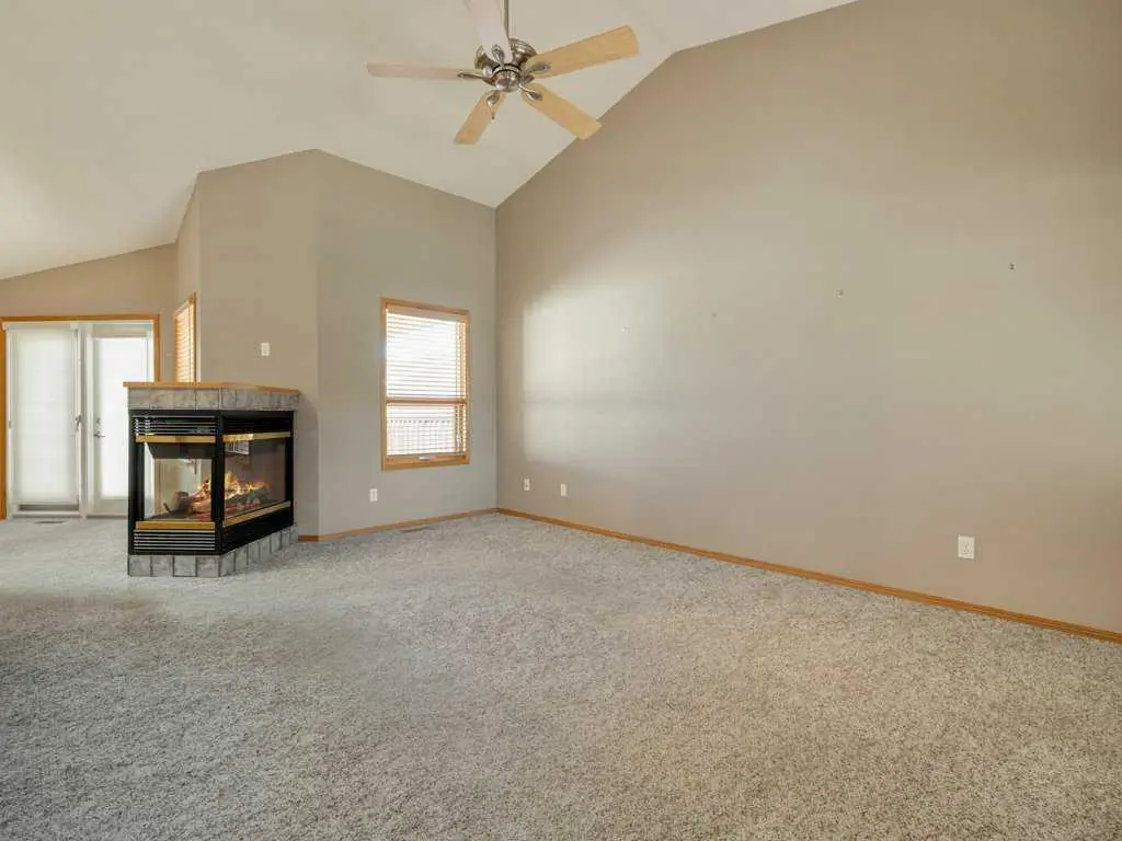 83 Rivergreen Road W