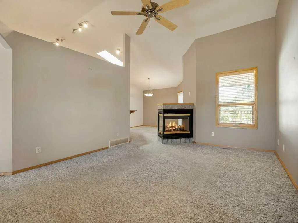 83 Rivergreen Road W
