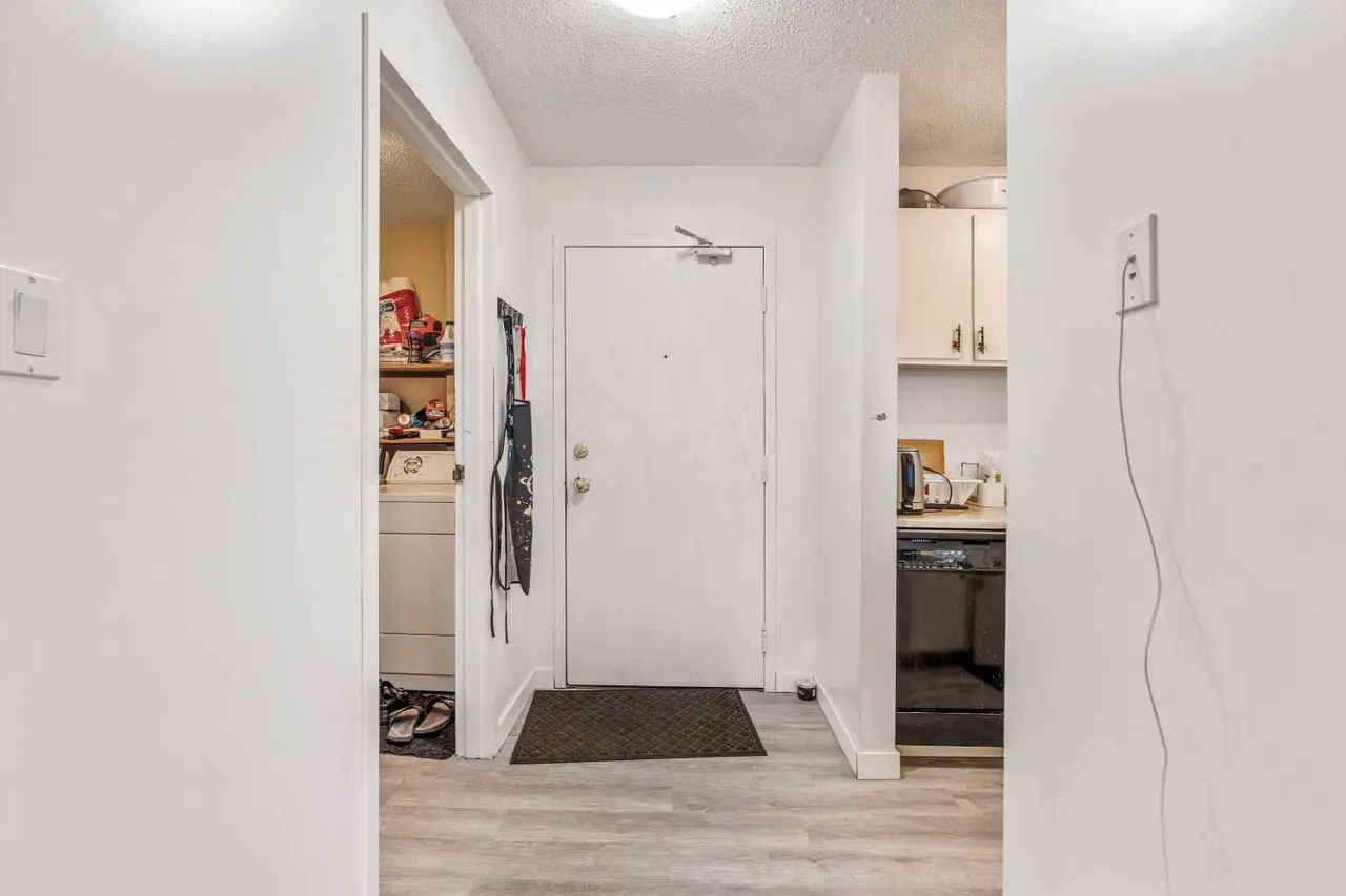 310, 405 Columbia Boulevard W