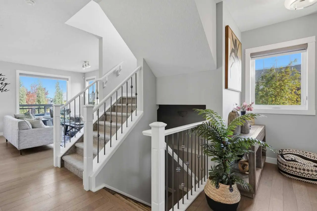 108 Hillcrest Avenue SW