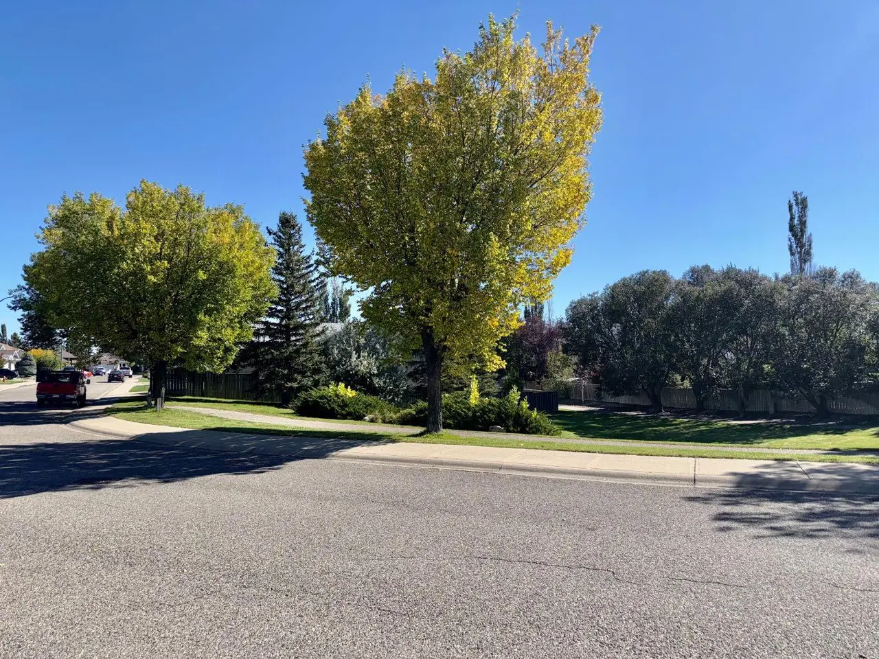 18 Heritage Close W