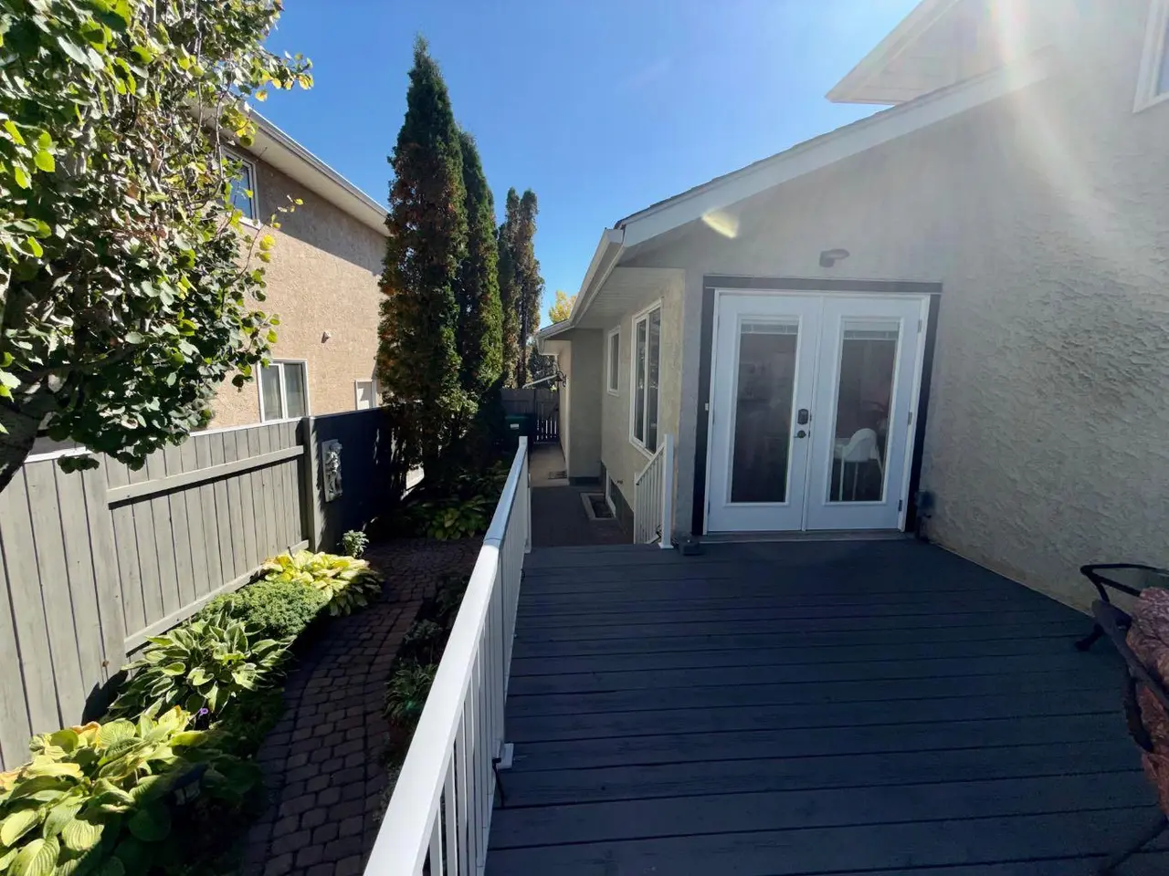 18 Heritage Close W