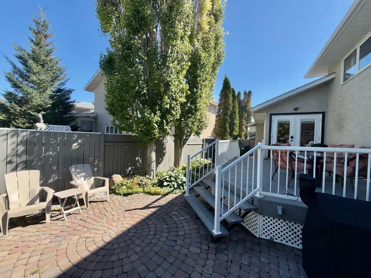 18 Heritage Close W