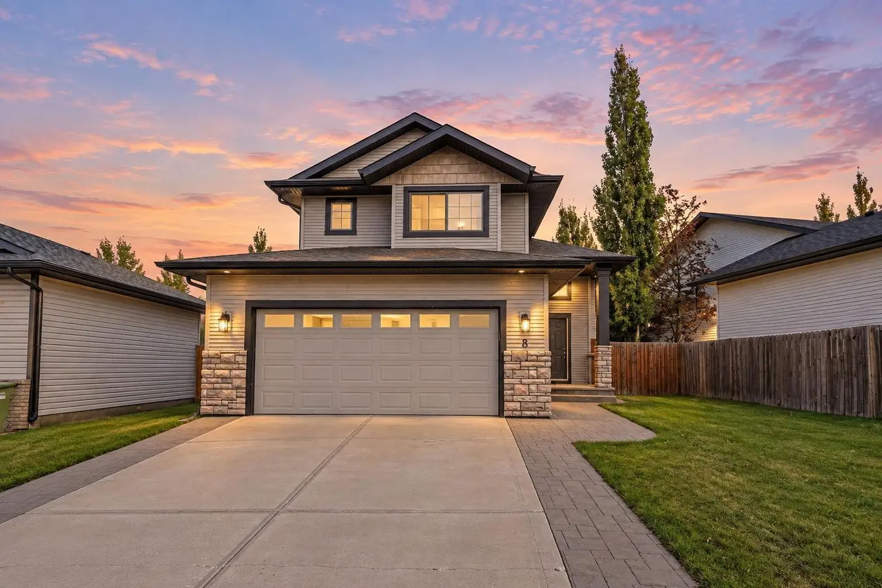 8 Irving Crescent 