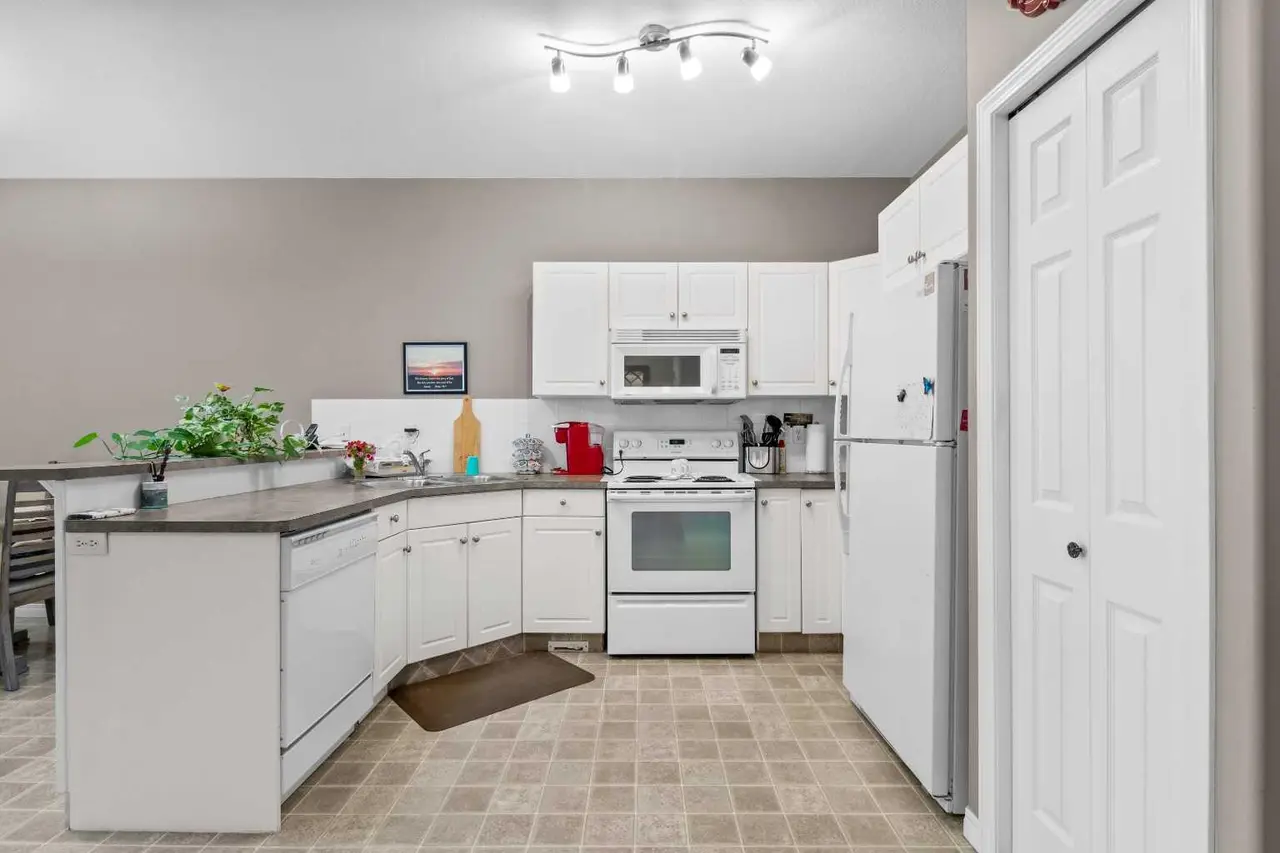 2, 939 Ramage Crescent 