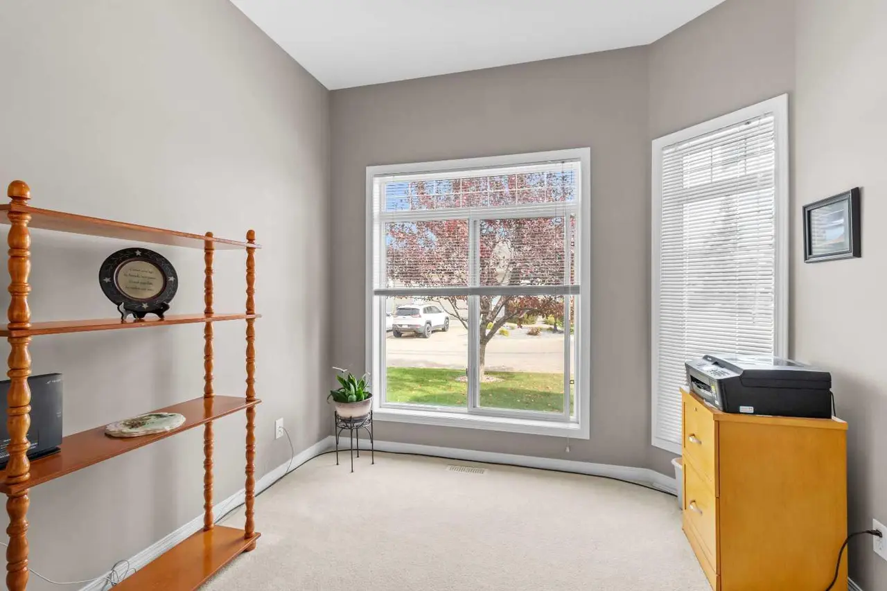 2, 939 Ramage Crescent 