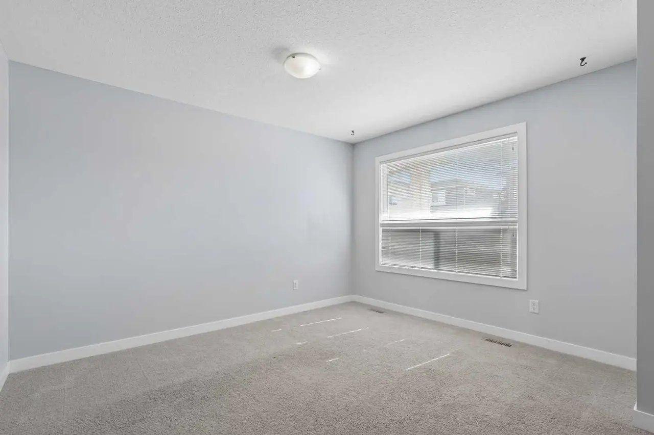 4, 237 Silkstone Road W