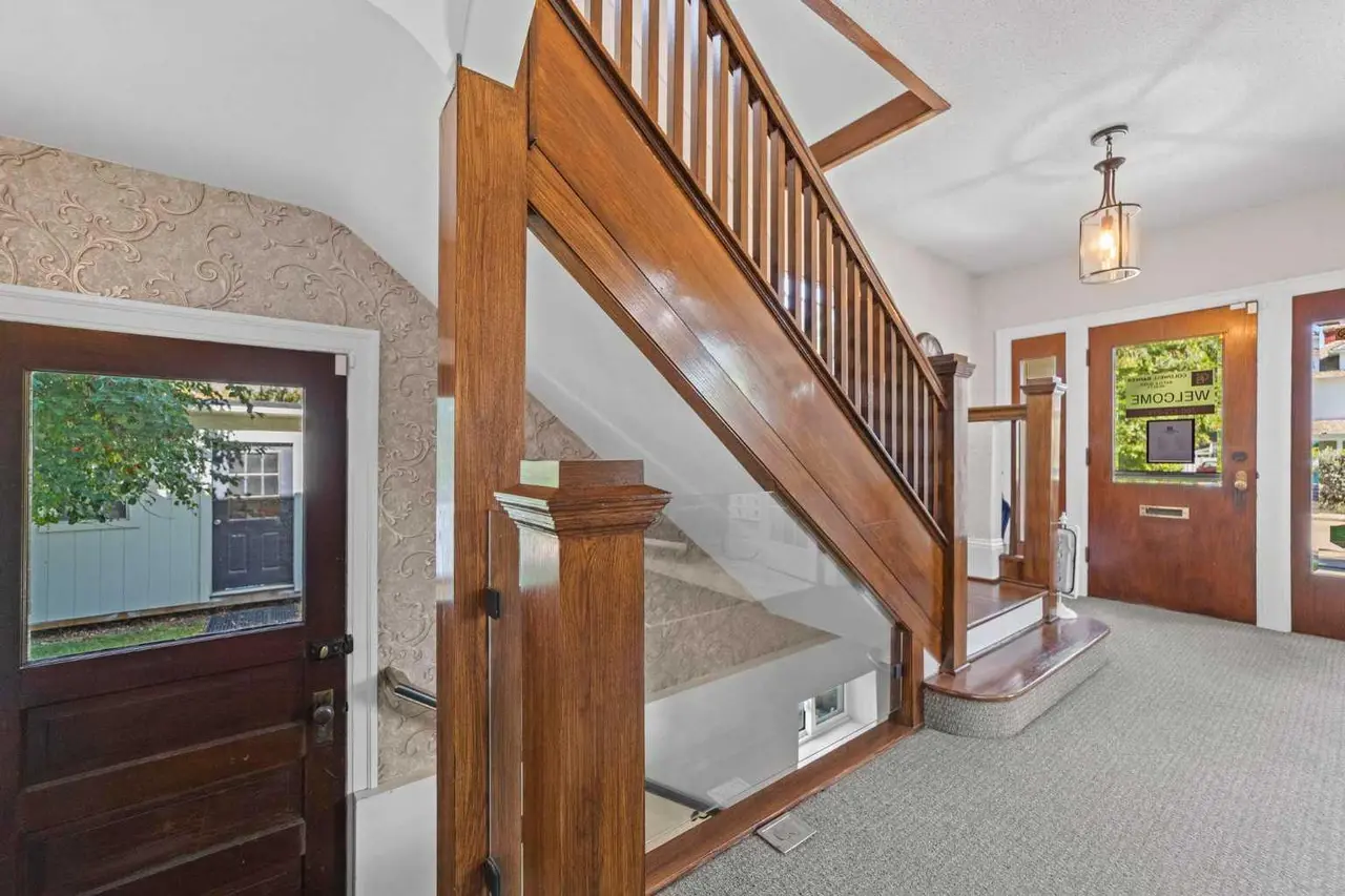 Office 4, 4802 49 Street 