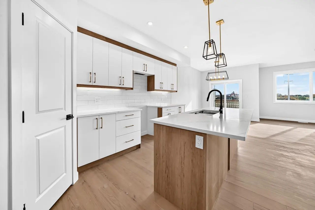 23 LAVELLE Close 