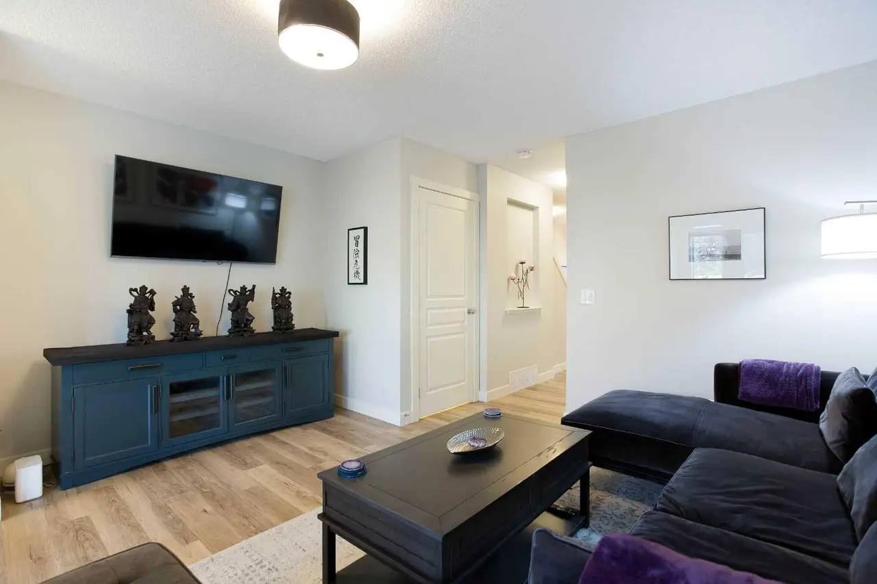 1907, 2445 Kingsland Road SE