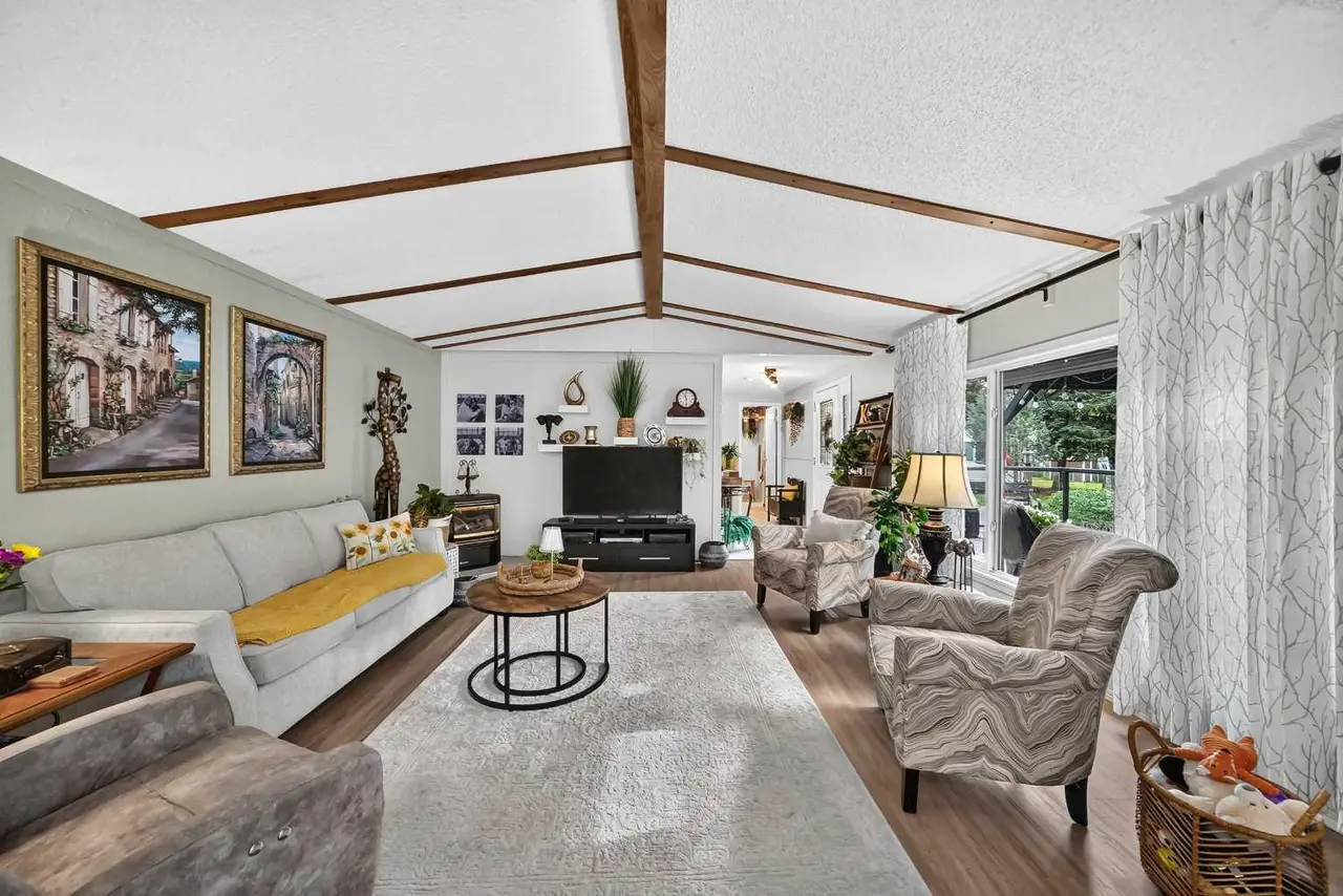 3221 Burroughs Manor NE