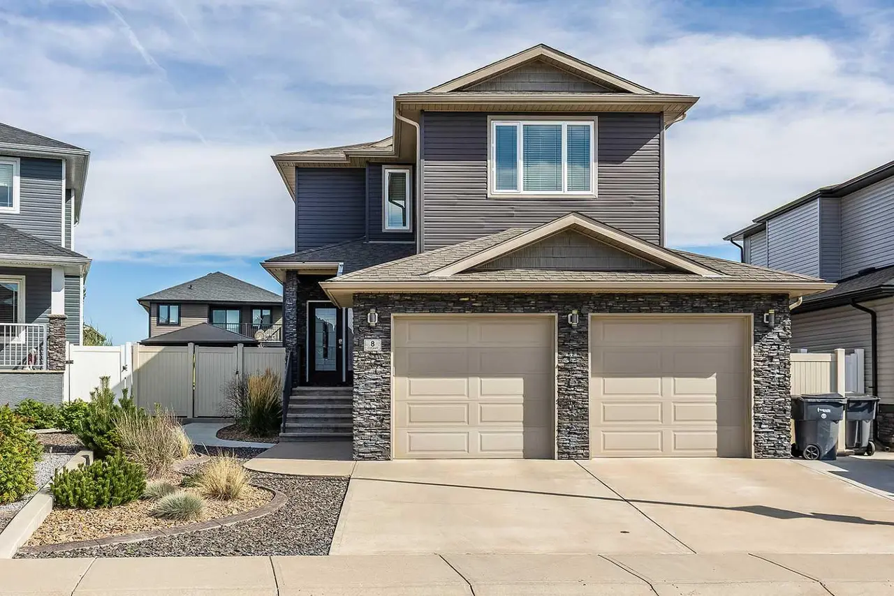 8 Hamptons Crescent SE
