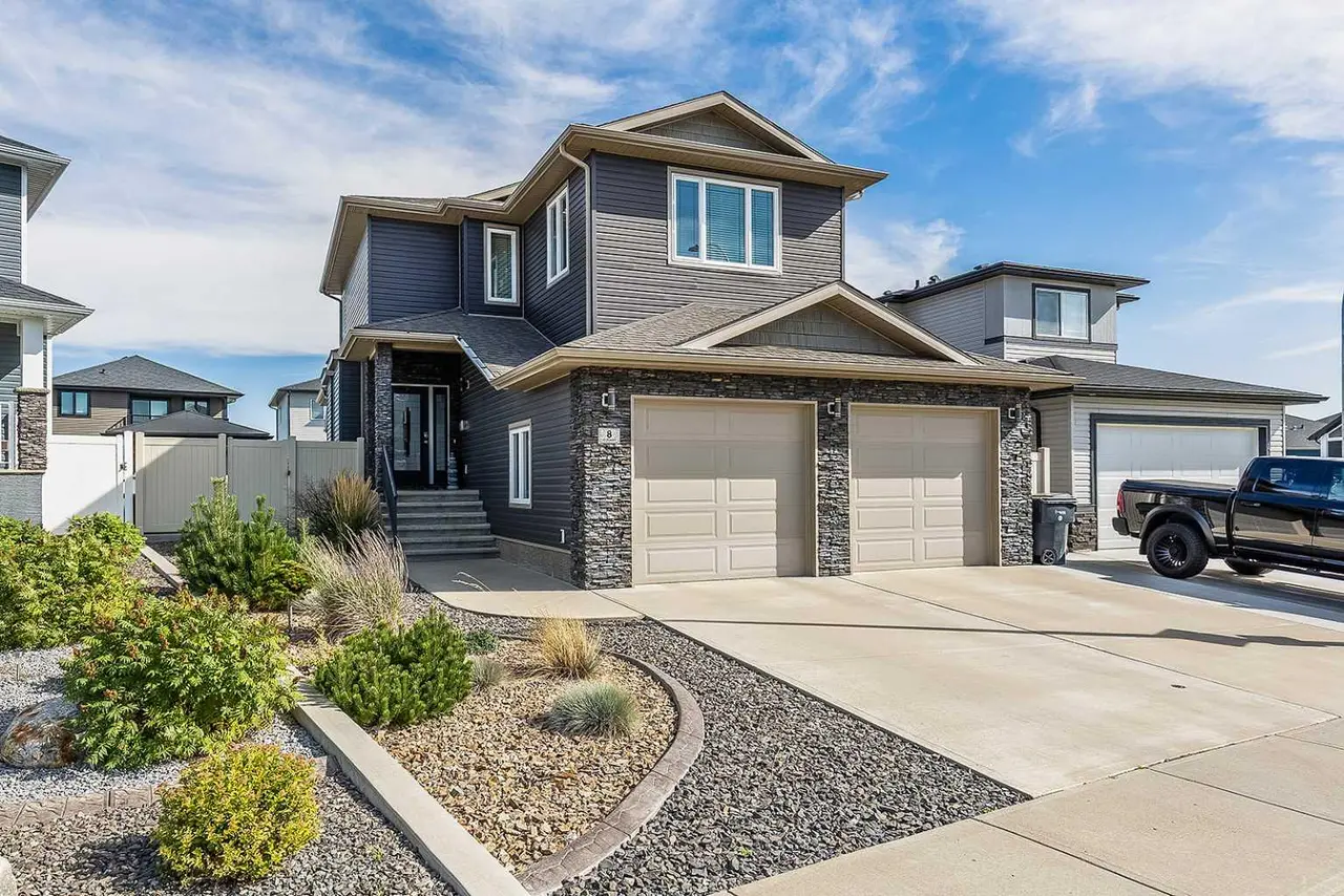 8 Hamptons Crescent SE