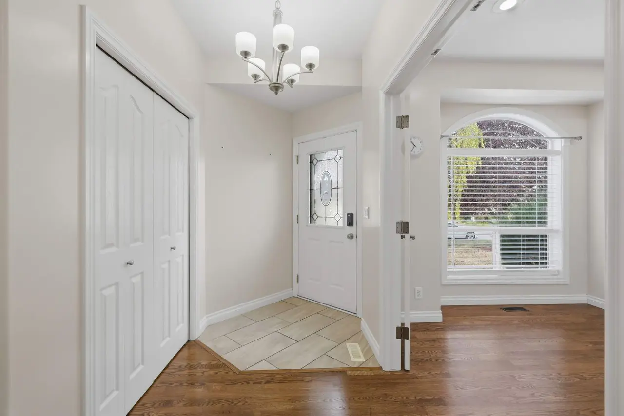 110 Ainsworth Crescent 