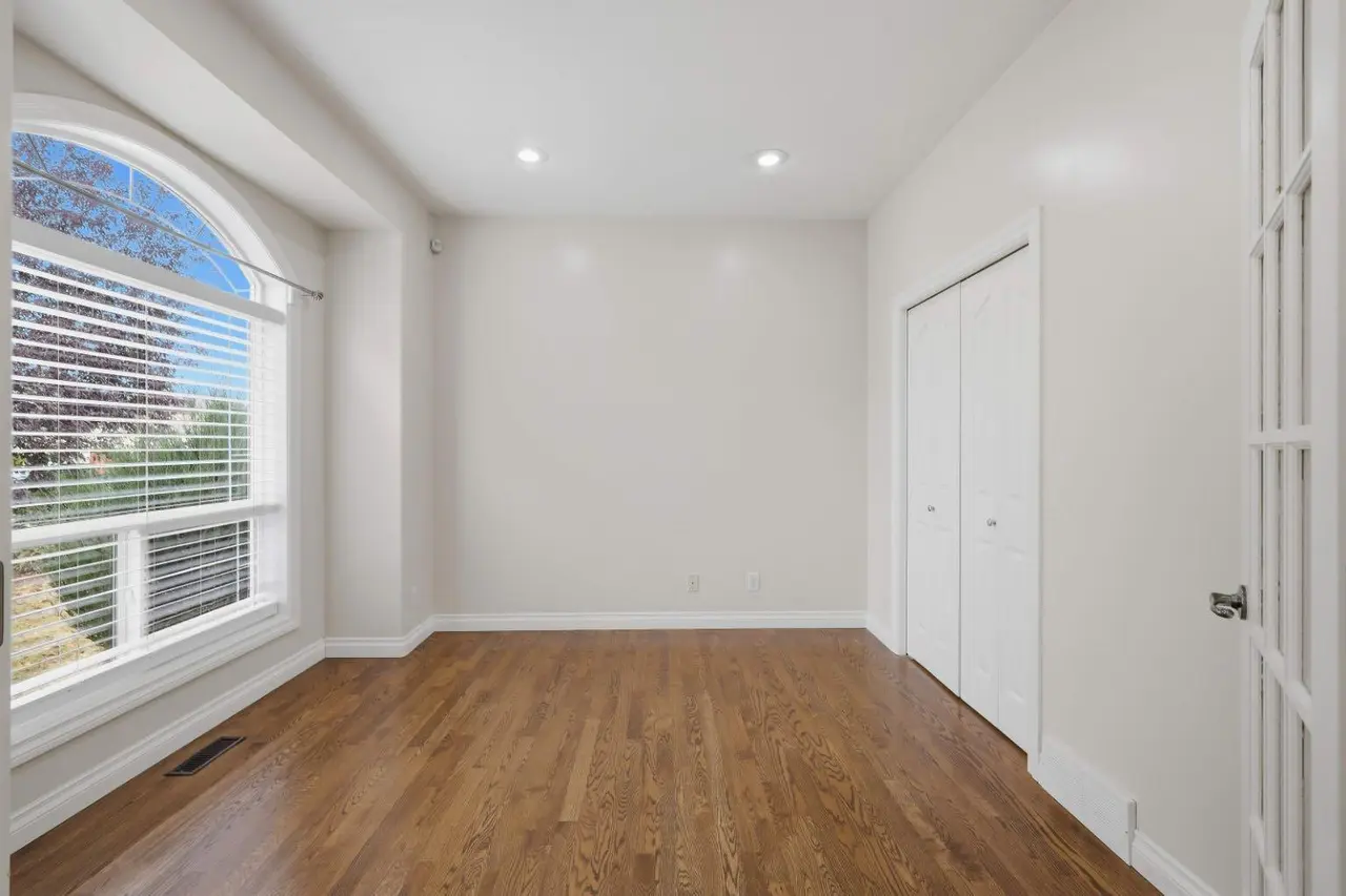 110 Ainsworth Crescent 