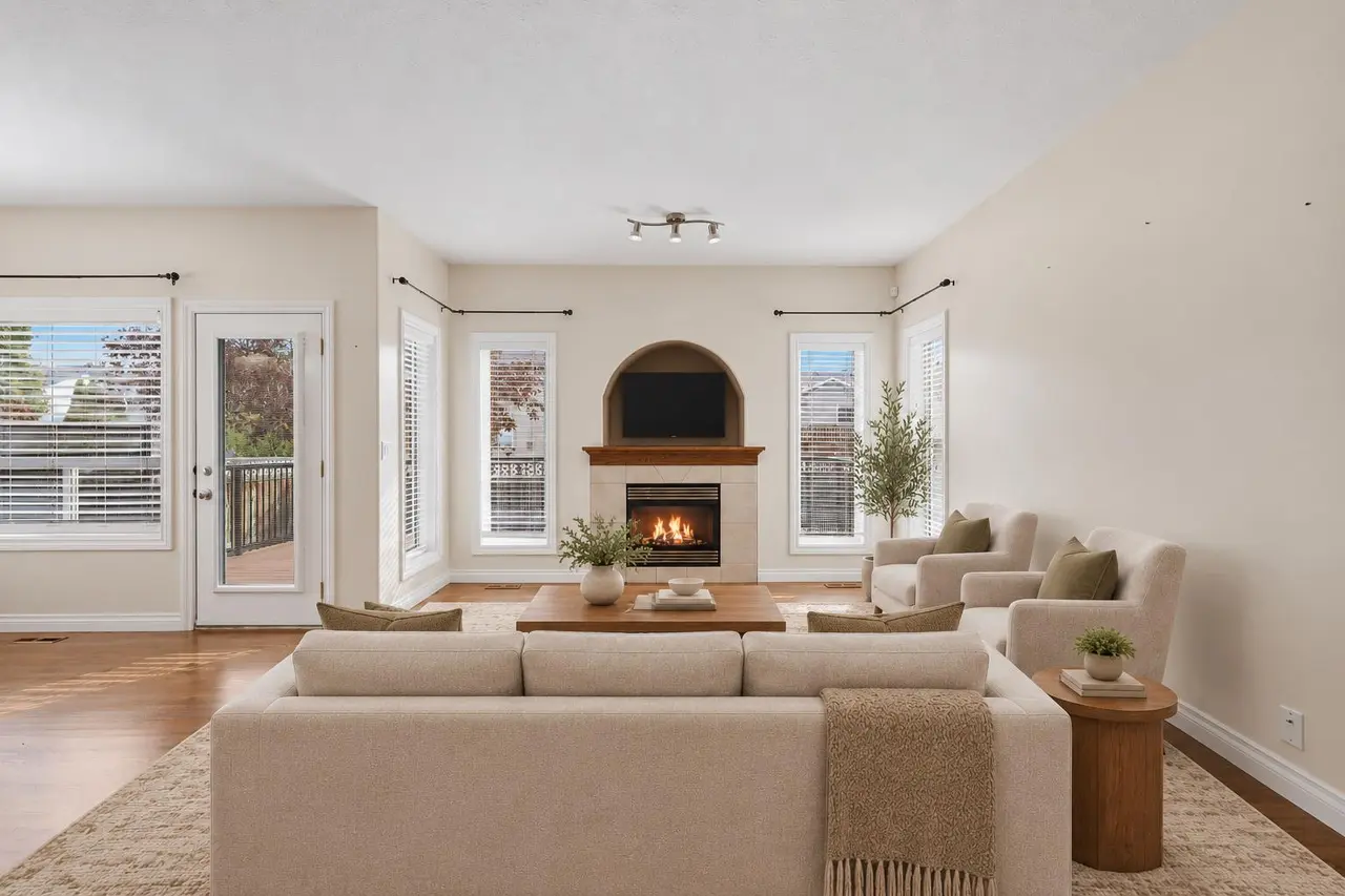 110 Ainsworth Crescent 