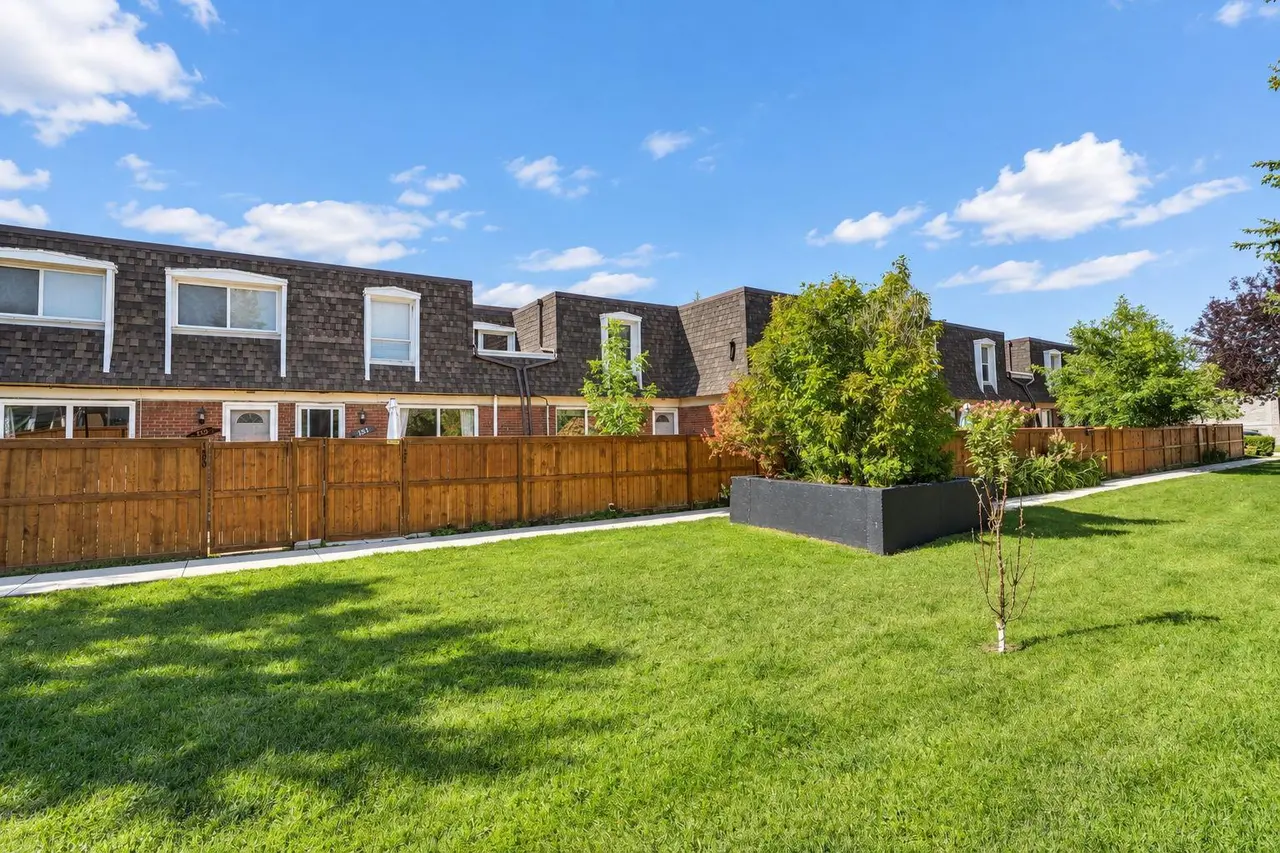 152, 330 Canterbury Drive SW