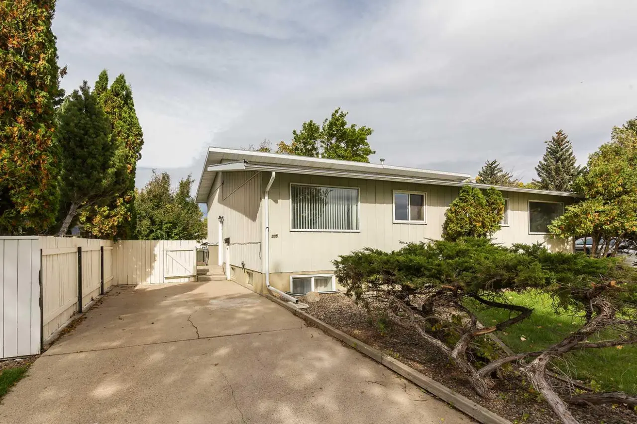 205 Columbia Boulevard W