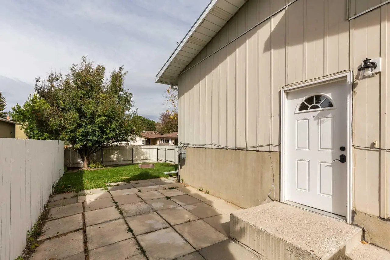 205 Columbia Boulevard W