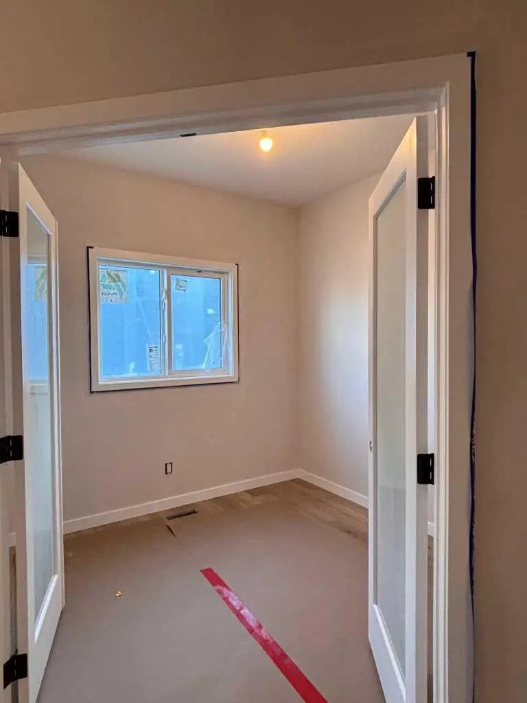 147 Vantage Crescent SW