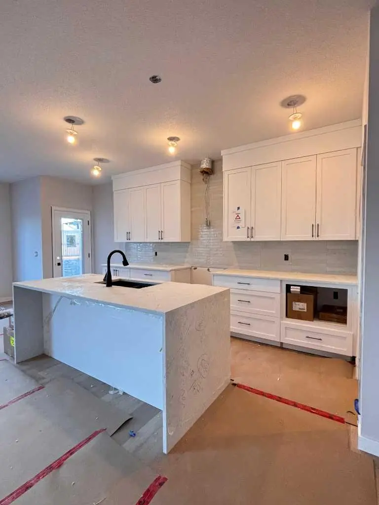 147 Vantage Crescent SW