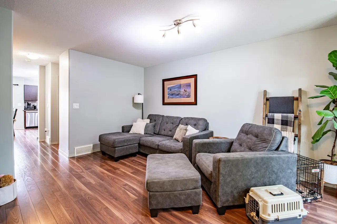 1404, 30 Carleton Avenue 