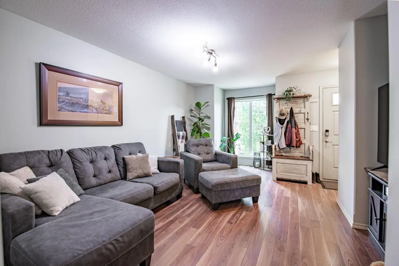 1404, 30 Carleton Avenue 