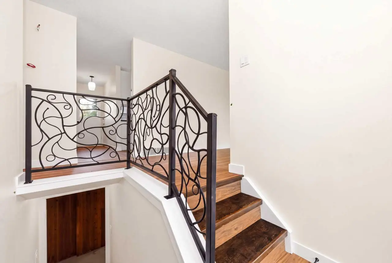 77 Selkirk Boulevard 