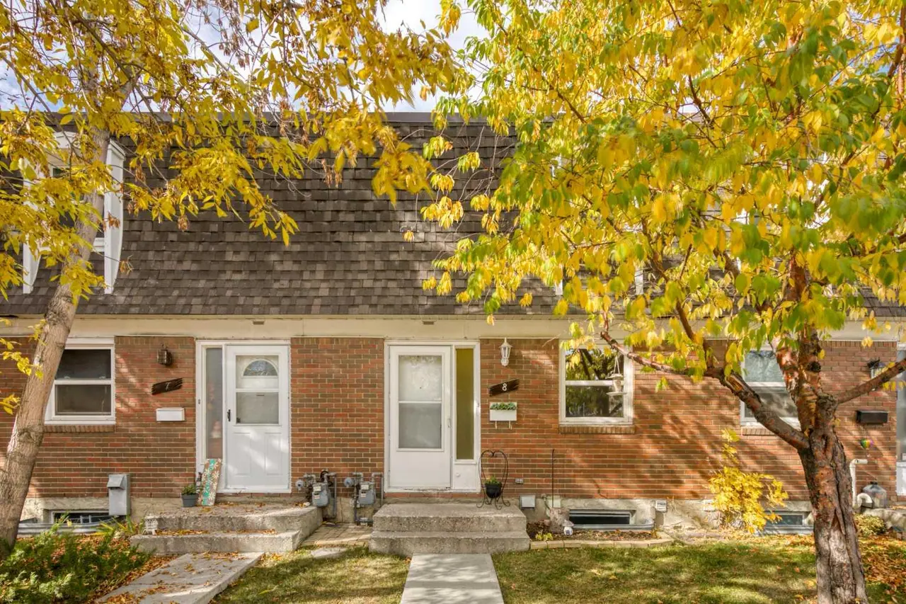 8, 330 Canterbury Drive SW
