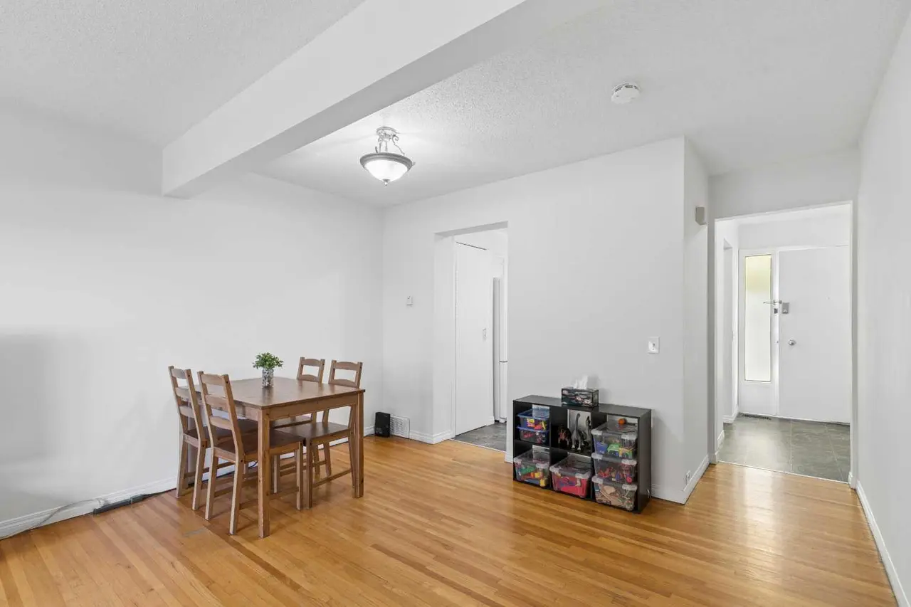8, 330 Canterbury Drive SW