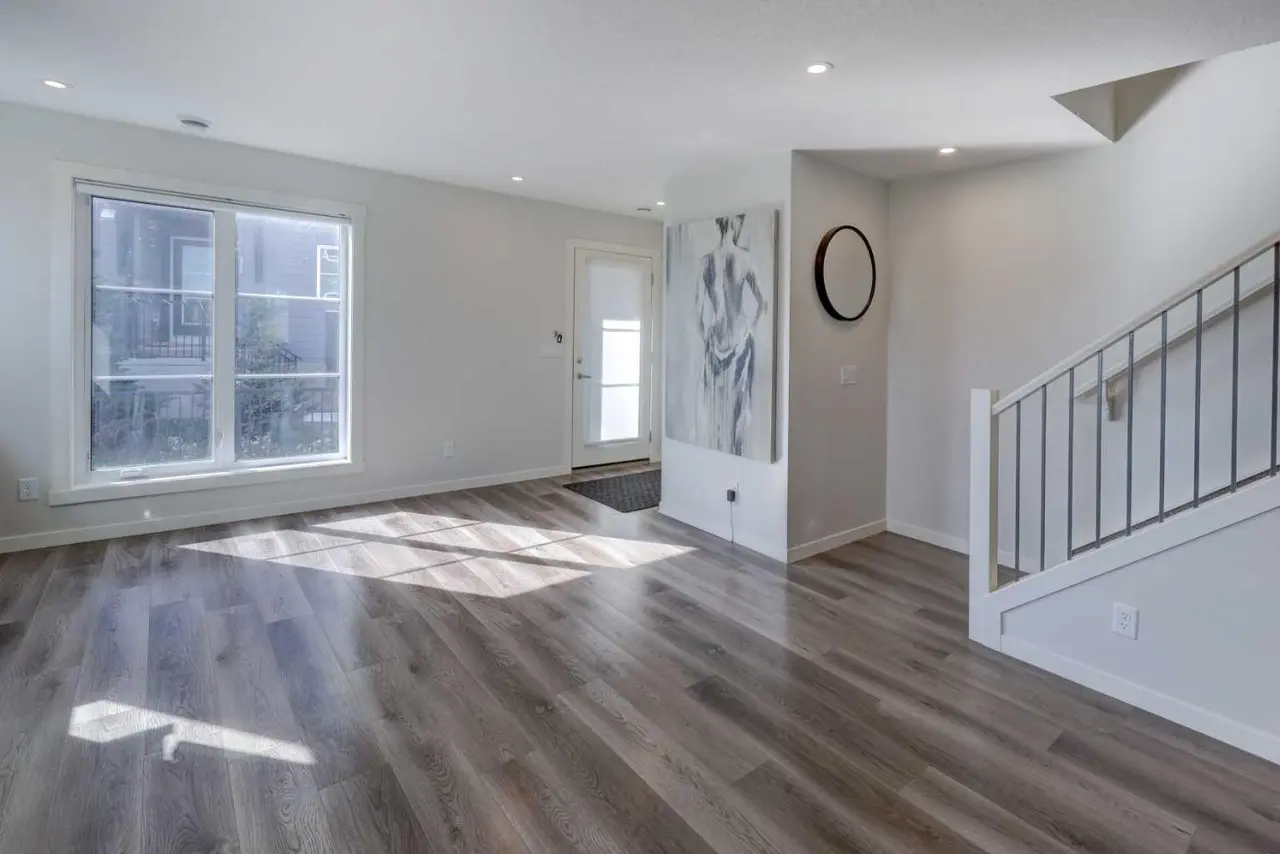 319, 260 Rowley Way NW