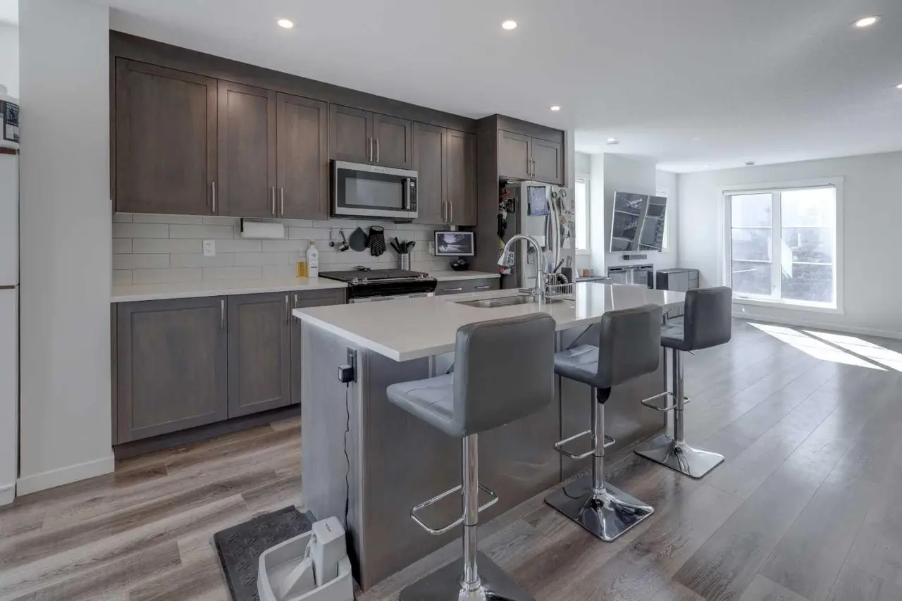 319, 260 Rowley Way NW