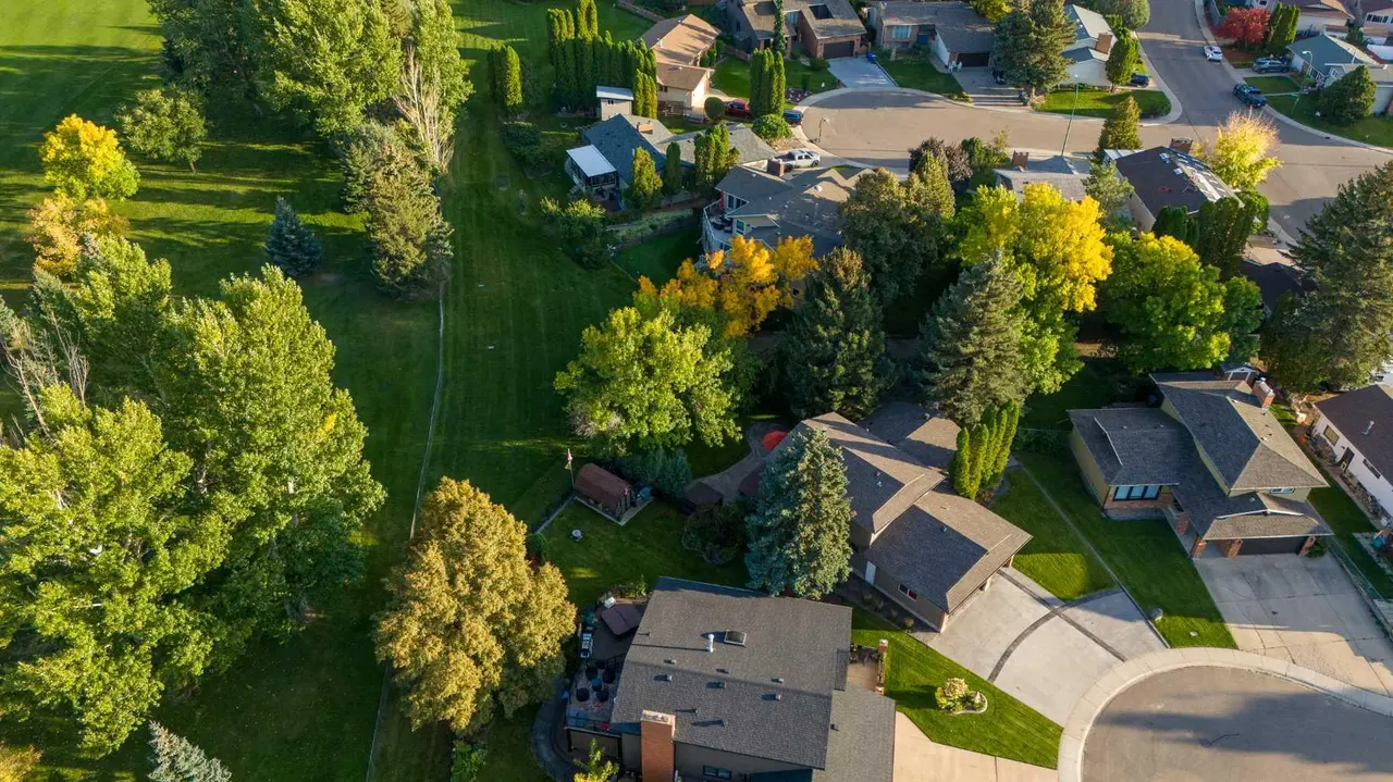 17 Lupine Court SE