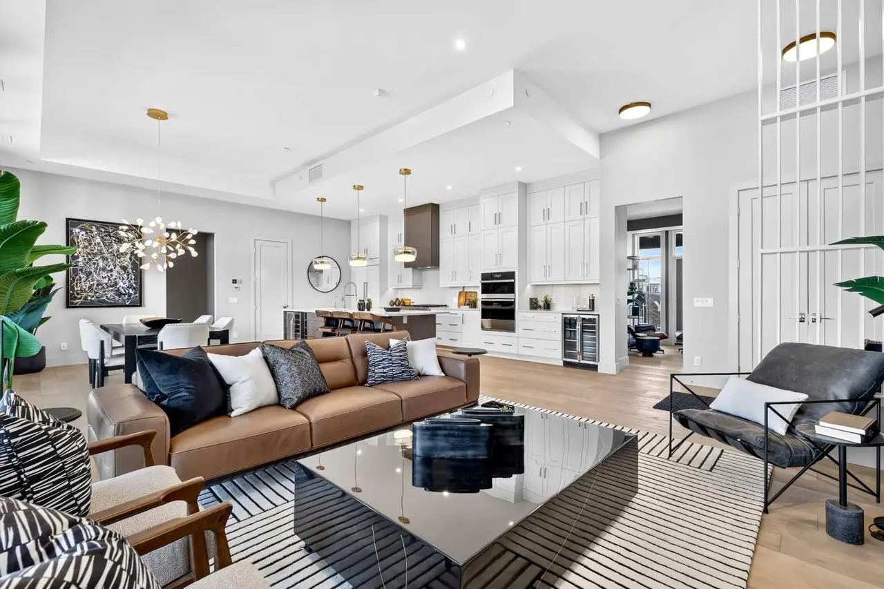 302, 140 Marina Cove SE