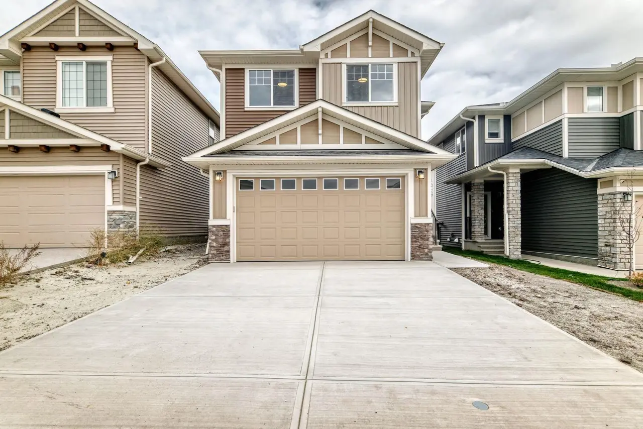 1359 Bayview Crescent SW