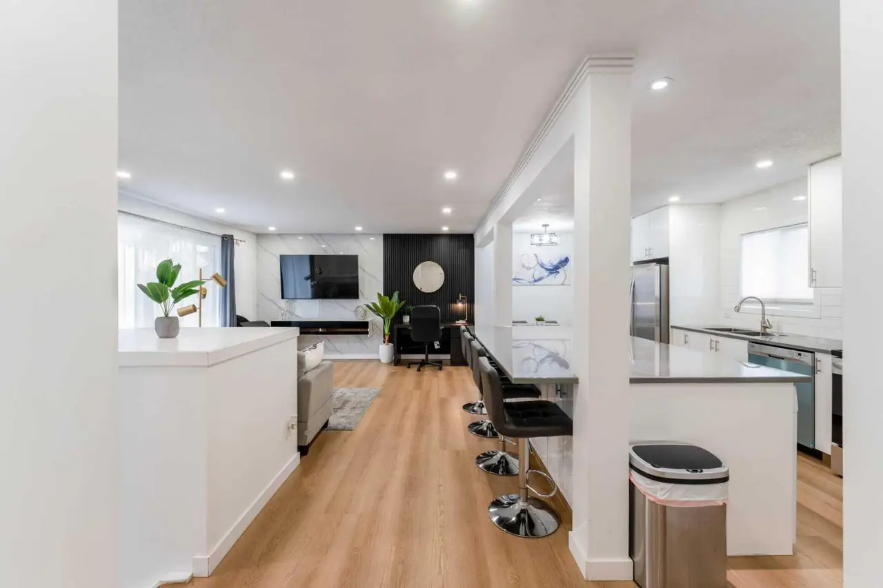 1135 penrith Crescent SE