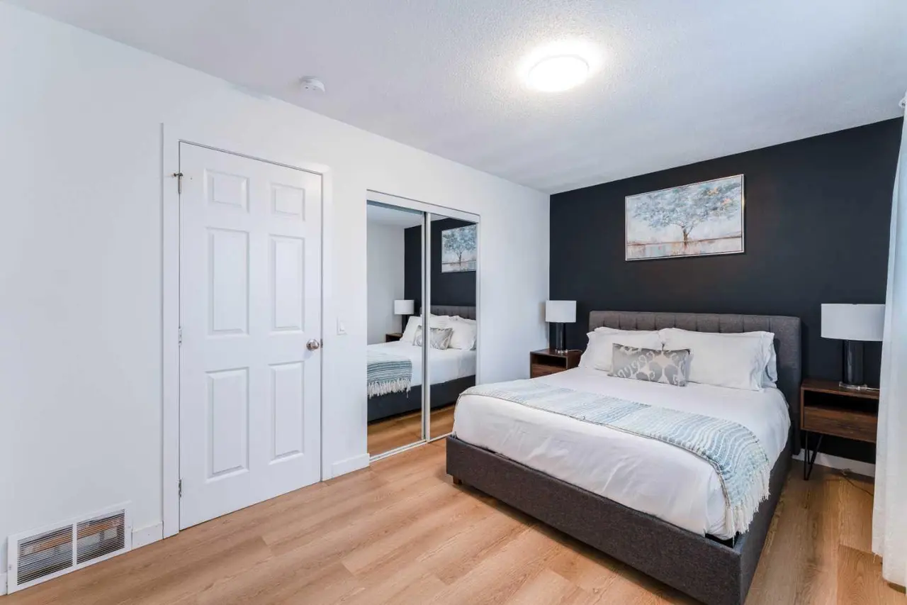 1135 penrith Crescent SE