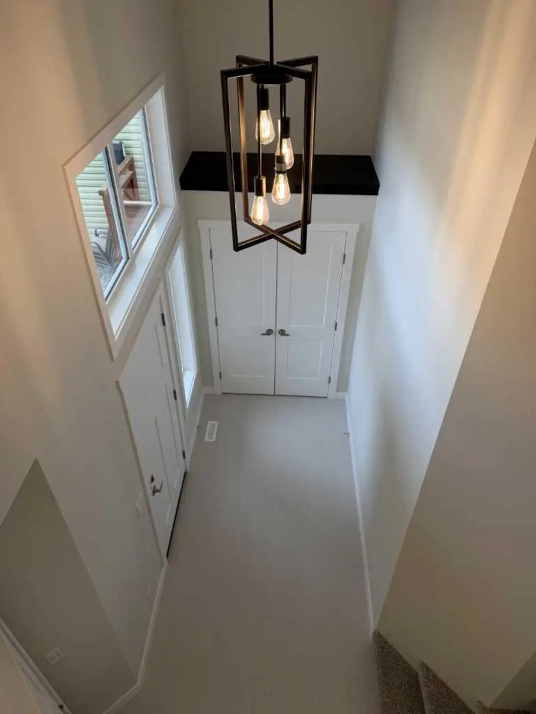 25 Thatcher Avenue 
