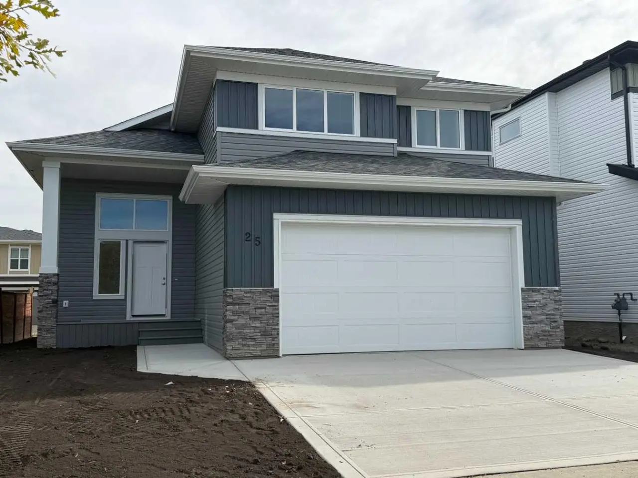25 Thatcher Avenue 