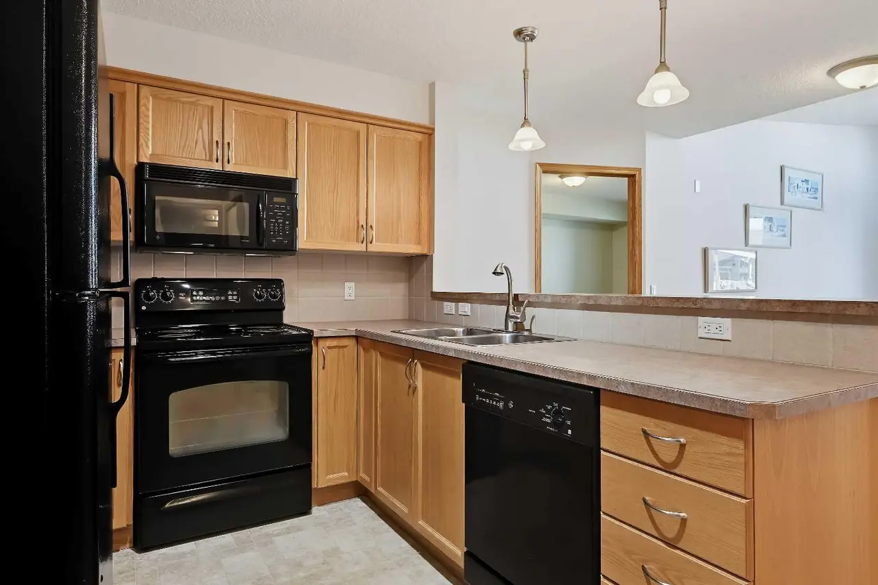 313, 380 Marina Drive 