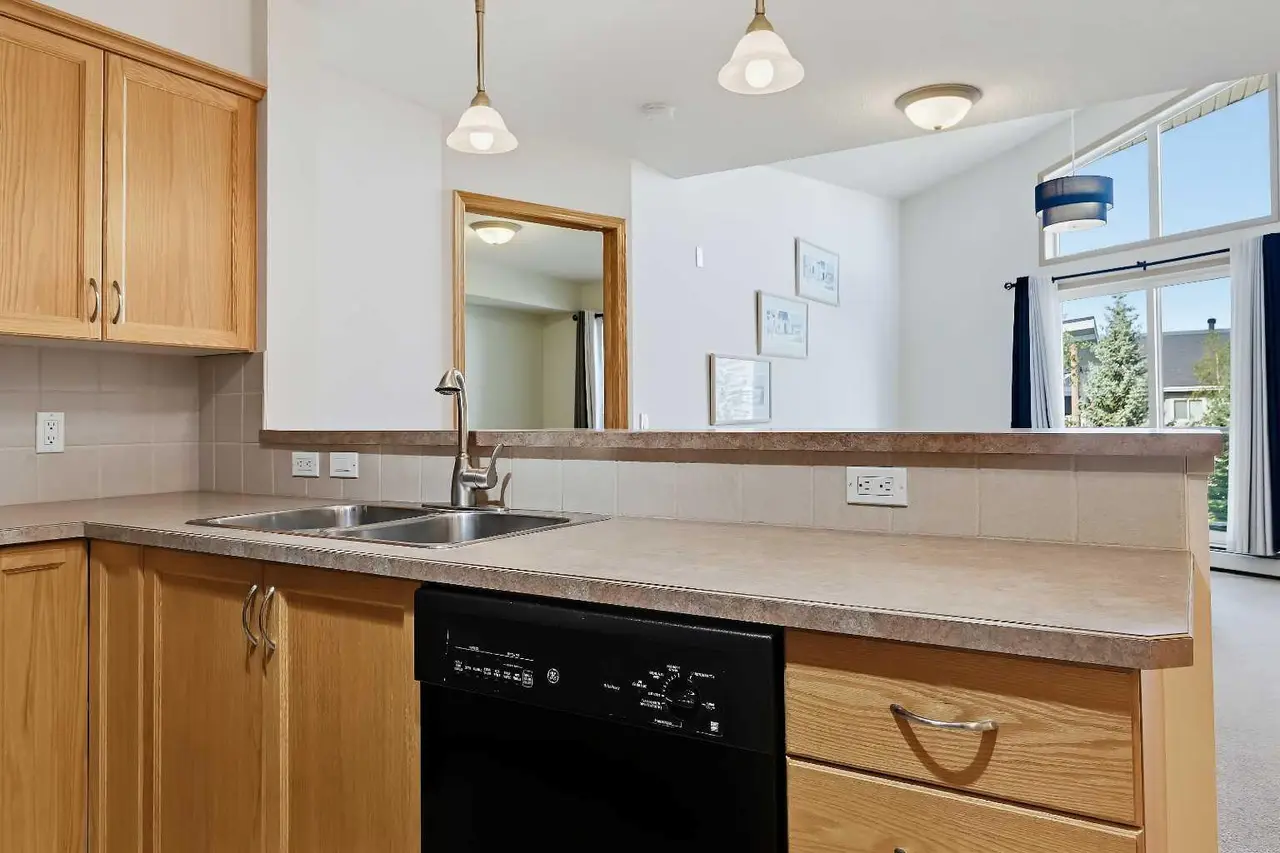313, 380 Marina Drive 