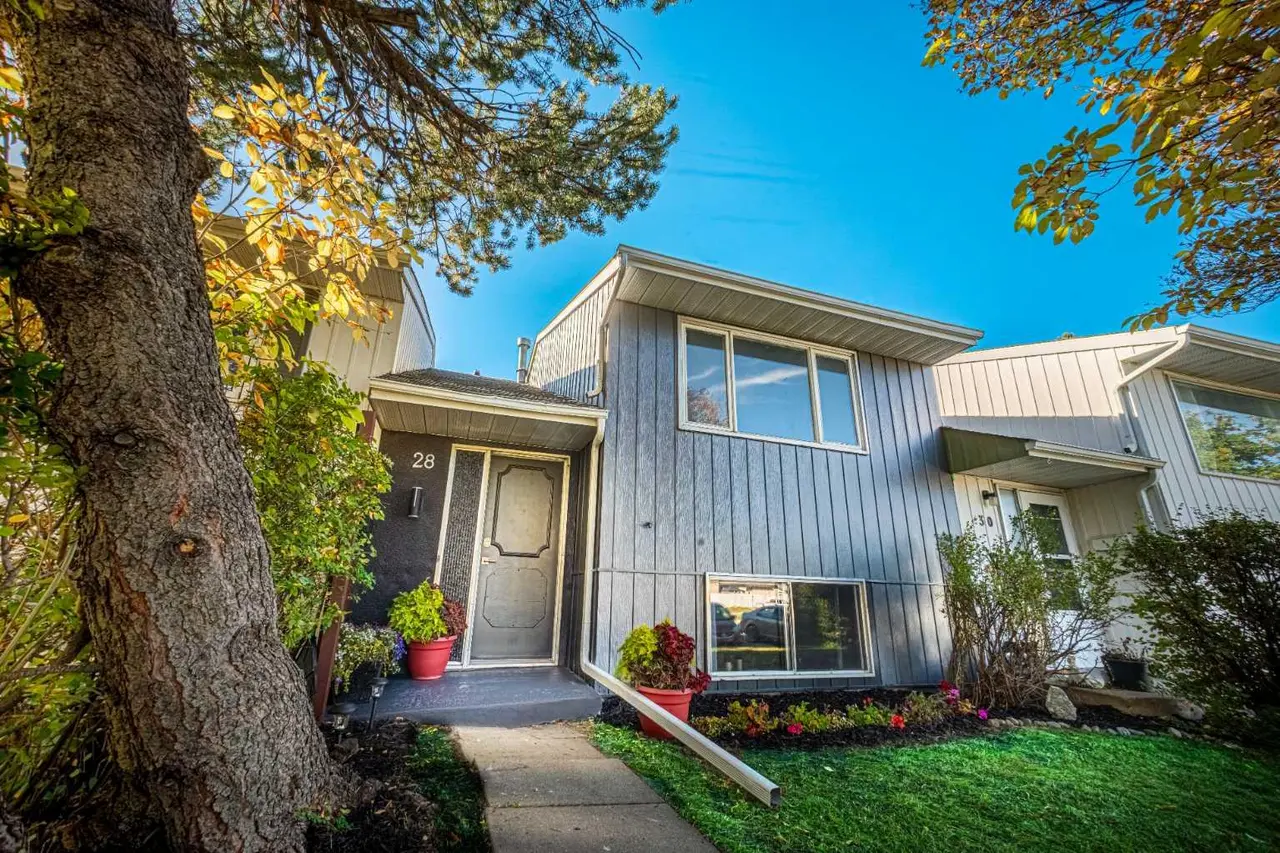 28 Whiteside Crescent 