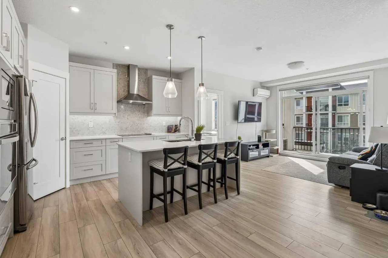 303, 35 Walgrove  SE