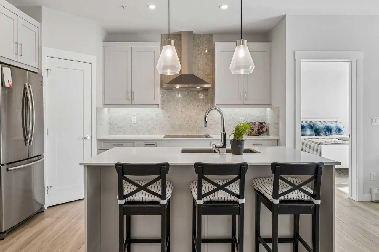303, 35 Walgrove  SE