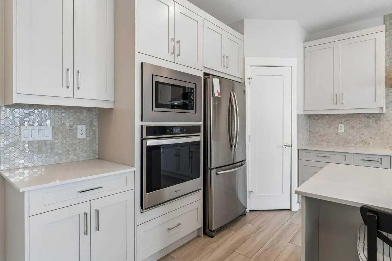303, 35 Walgrove  SE