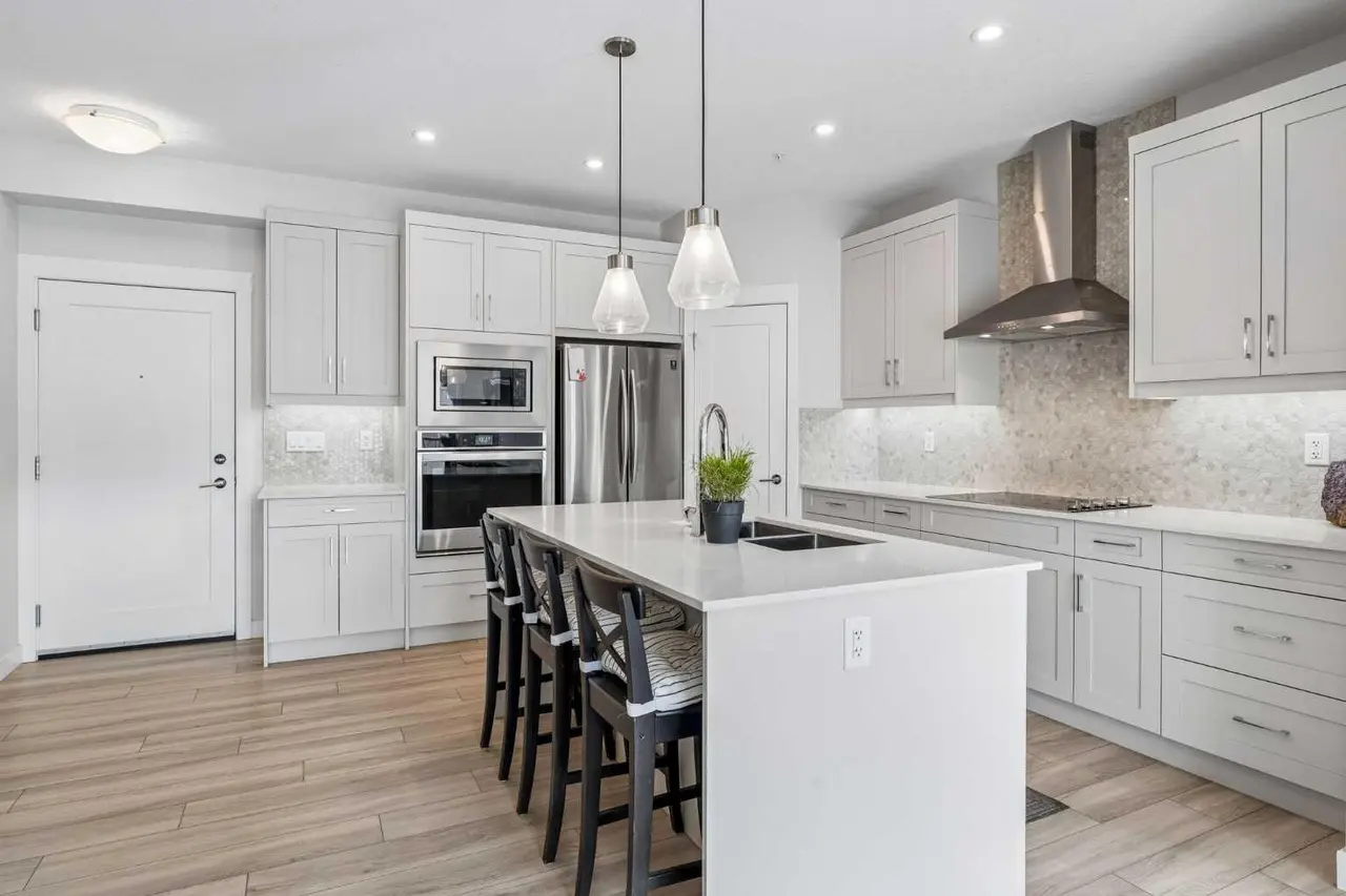 303, 35 Walgrove  SE
