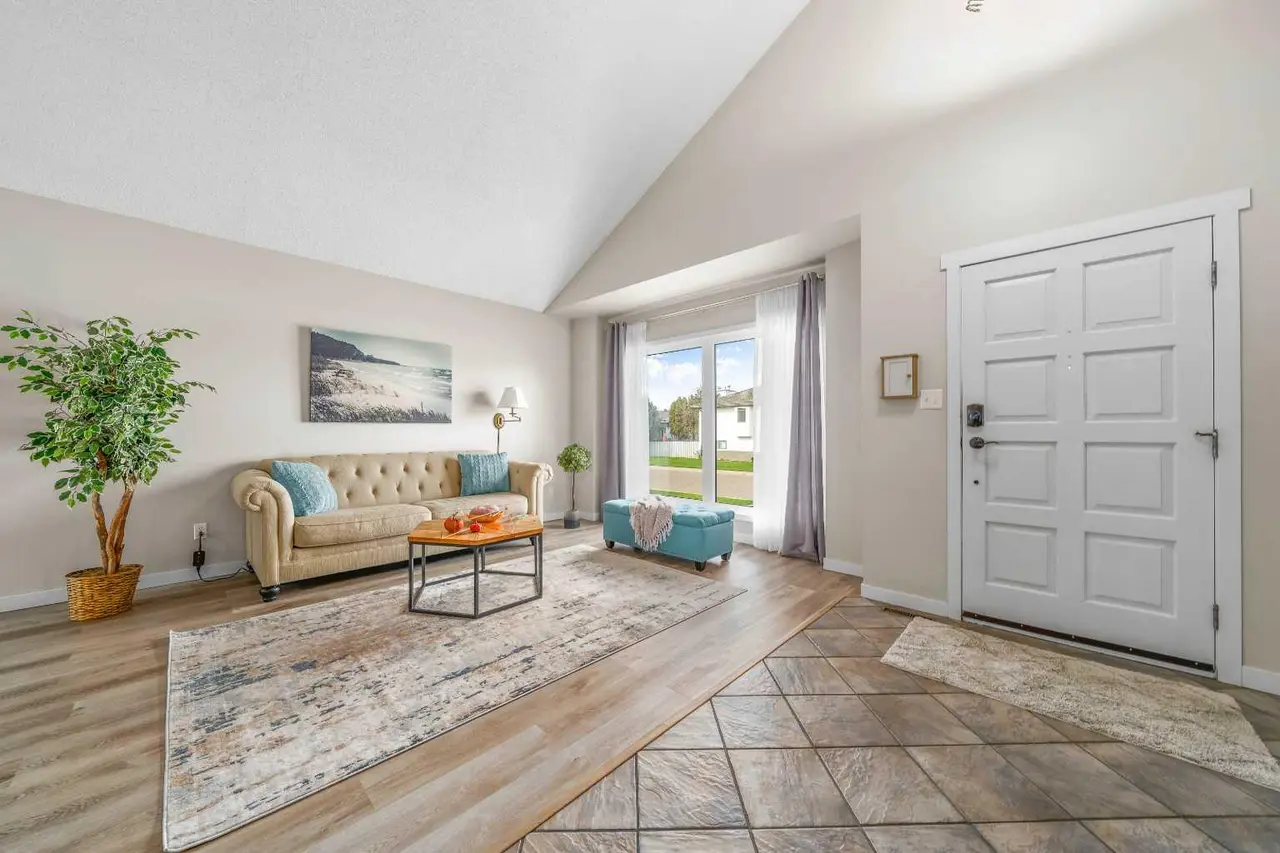 11 Taylor Crescent SE