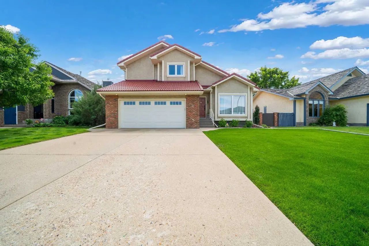 11 Taylor Crescent SE