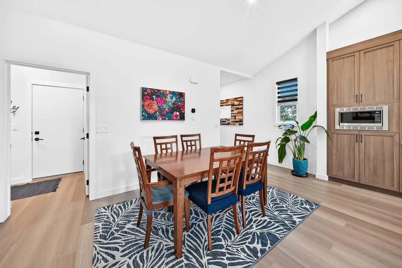 2000, 15 Coopersfield Link SW